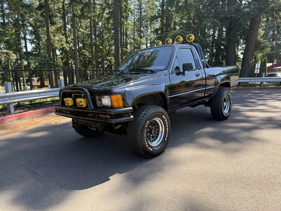 1986 Toyota Hilux 4th Gen - Image 2 of 31