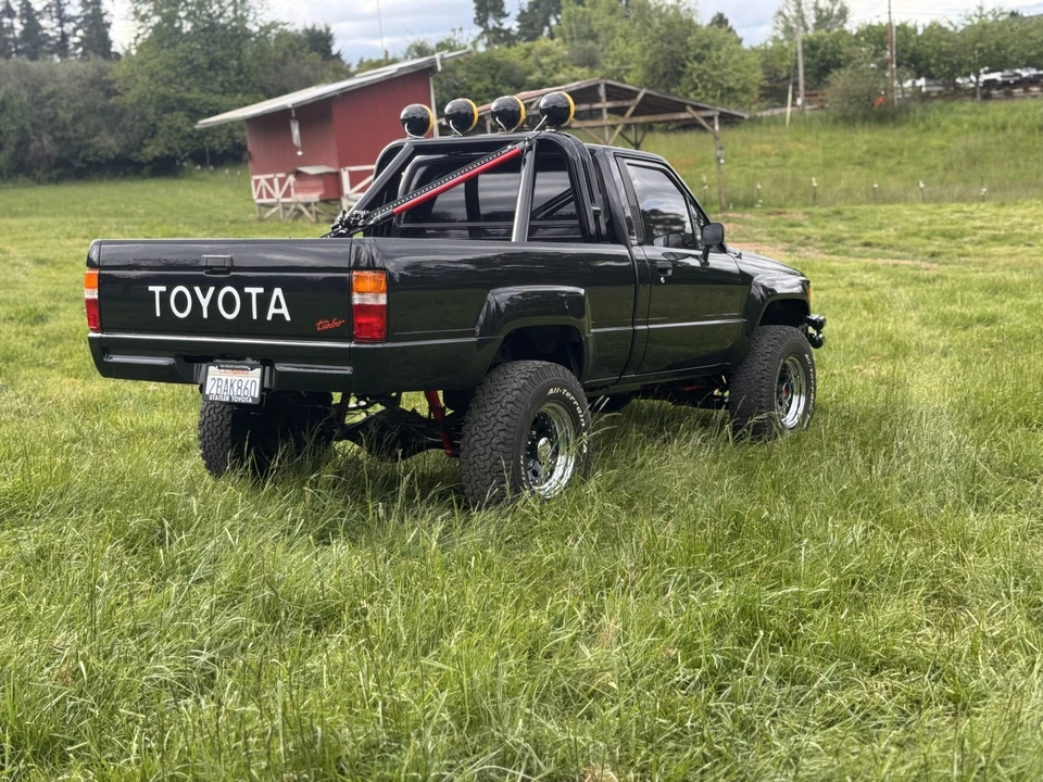 1986 Toyota Hilux 4th Gen - Image 16 of 31