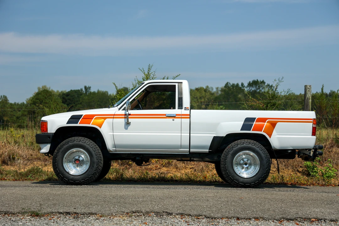 1986 Toyota Hilux 4th Gen - Image 10 of 31