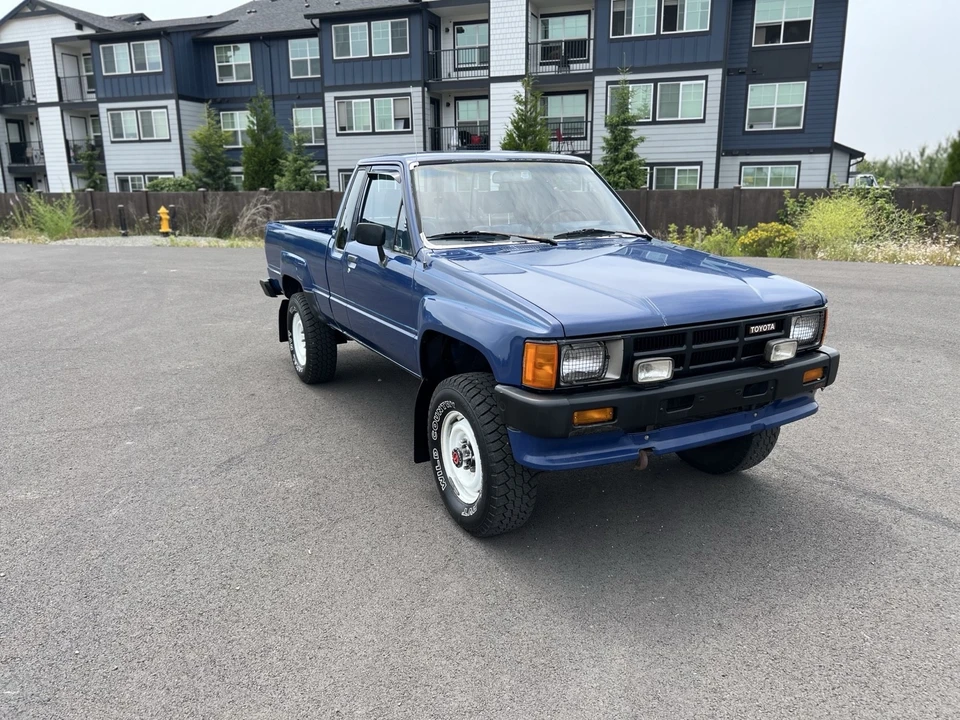 1986 Toyota Hilux 4th Gen - Image 14 of 21