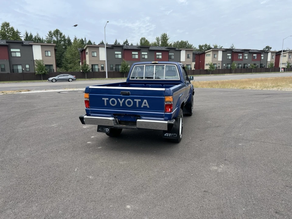 1986 Toyota Hilux 4th Gen - Image 8 of 21