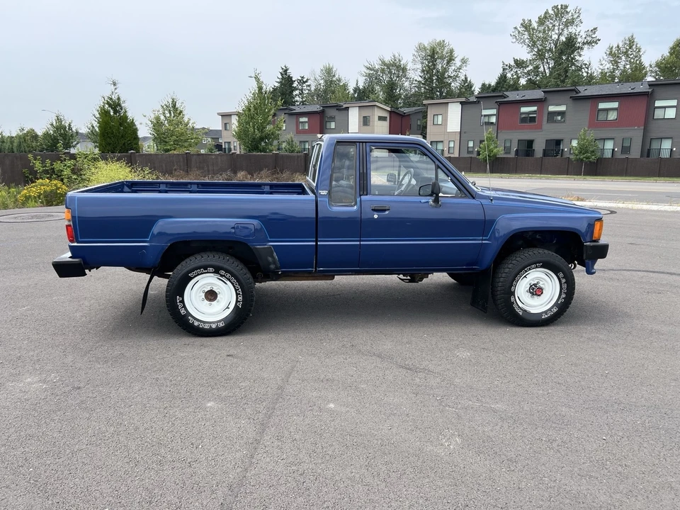 1986 Toyota Hilux 4th Gen - Image 12 of 21