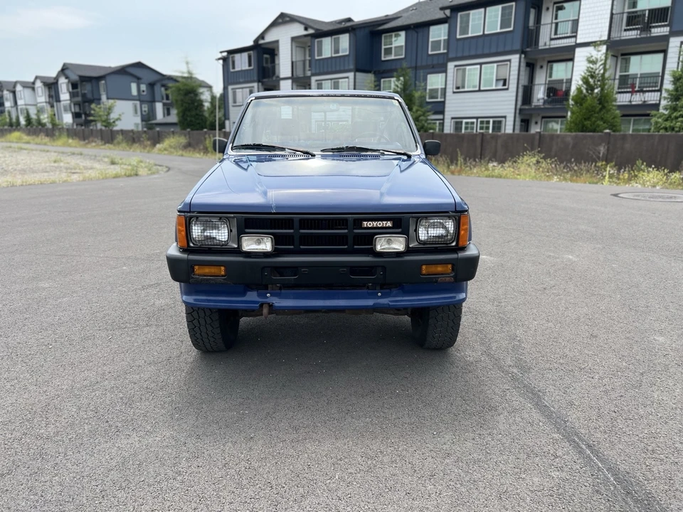 1986 Toyota Hilux 4th Gen - Image 13 of 21
