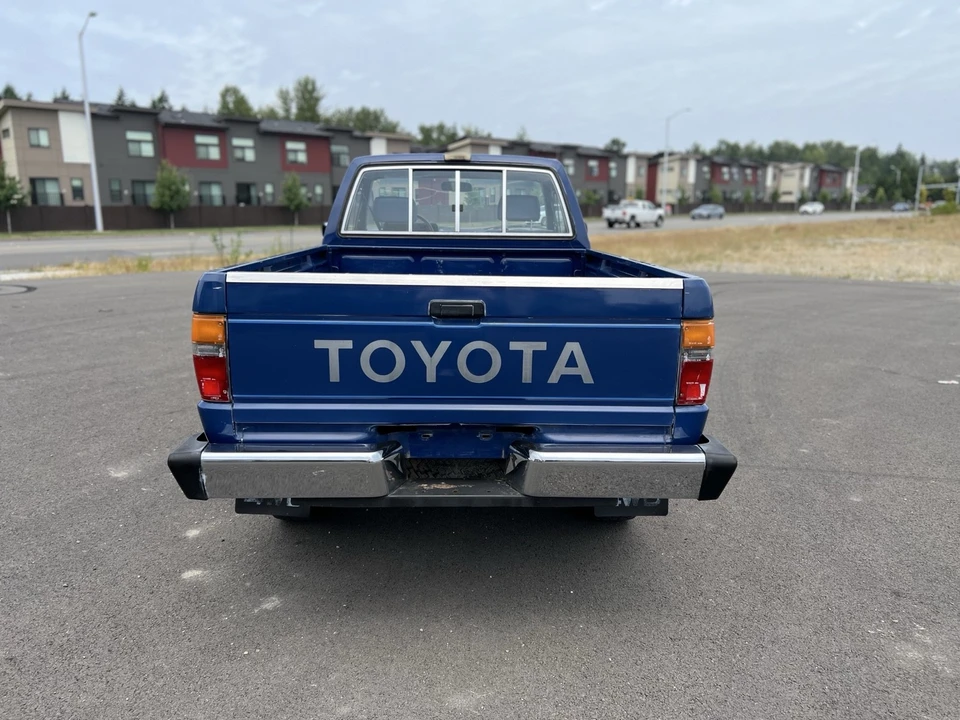 1986 Toyota Hilux 4th Gen - Image 6 of 21