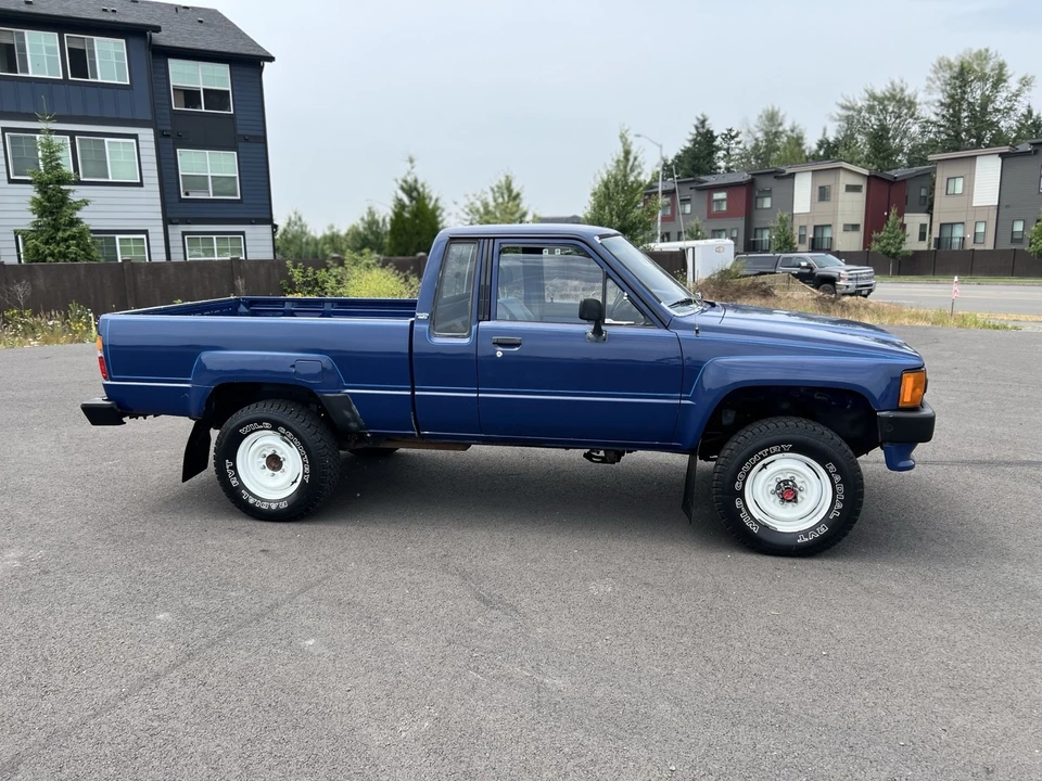 1986 Toyota Hilux 4th Gen - Image 11 of 21