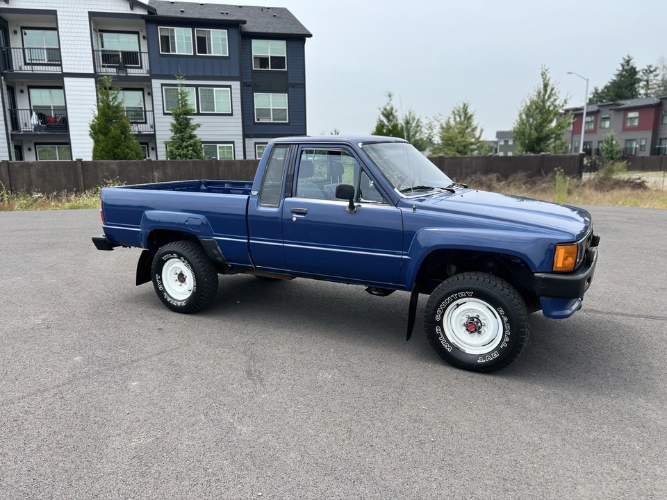 1986 Toyota Hilux 4th Gen - Image 10 of 21