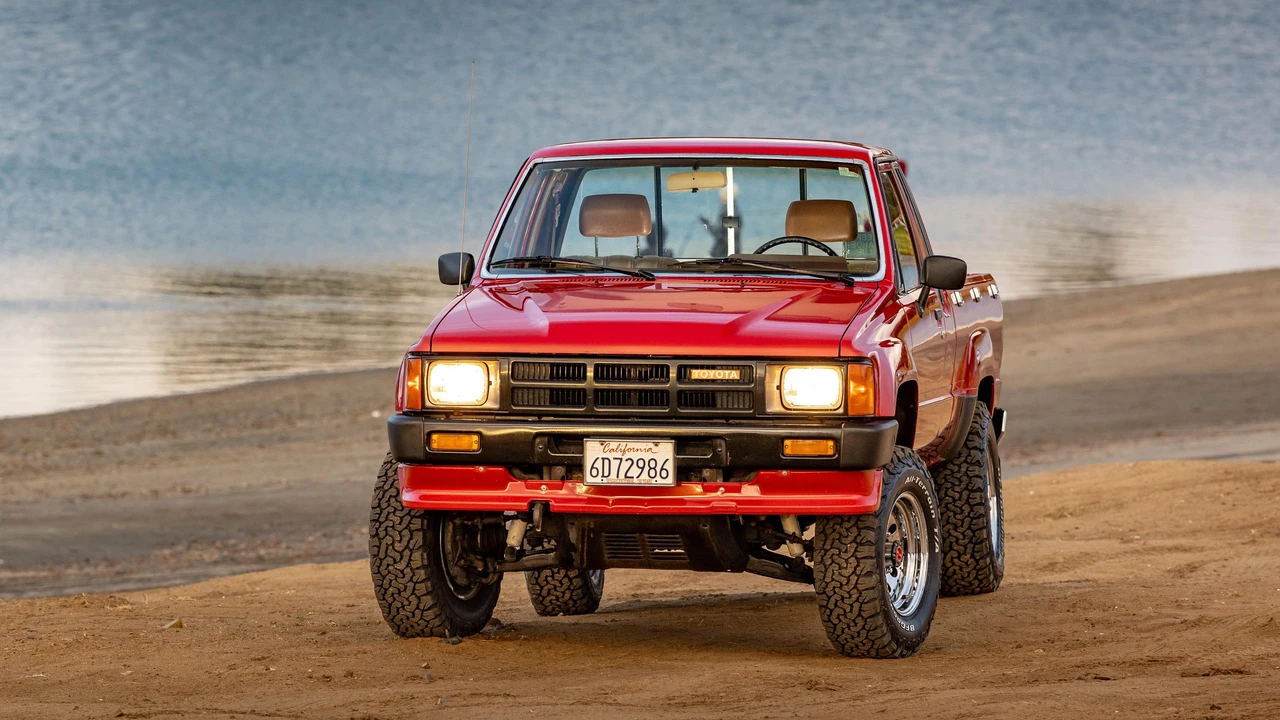 1986 Toyota Hilux 4th Gen - Image 9 of 31