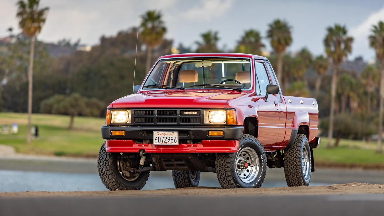 1986 Toyota Hilux 4th Gen - Image 16 of 31