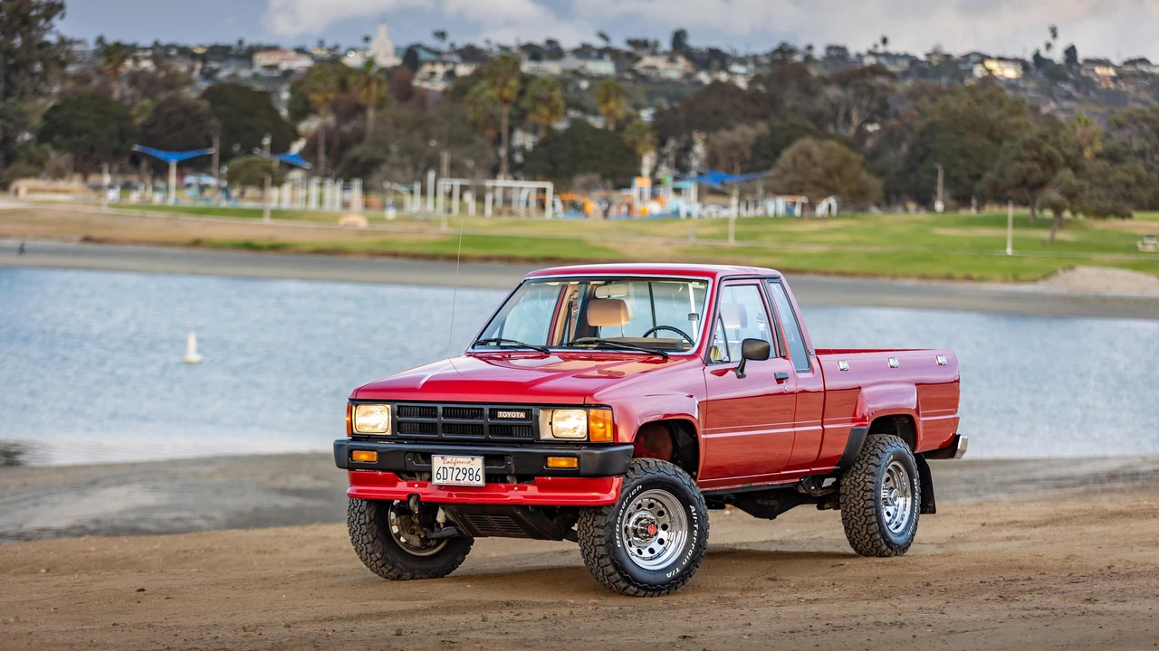 1986 Toyota Hilux 4th Gen - Image 23 of 31