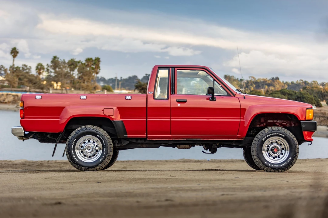 1986 Toyota Hilux 4th Gen - Image 3 of 31