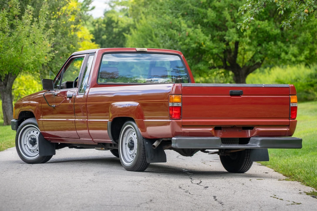 1986 Toyota Hilux 4th Gen - Image 8 of 31