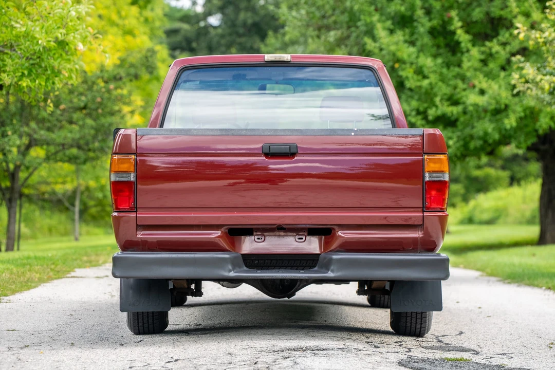 1986 Toyota Hilux 4th Gen - Image 10 of 31