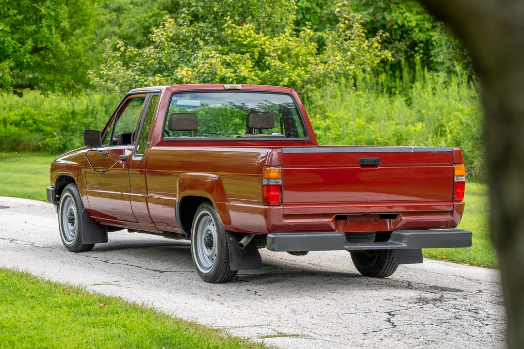 1986 Toyota Hilux 4th Gen - Image 9 of 31