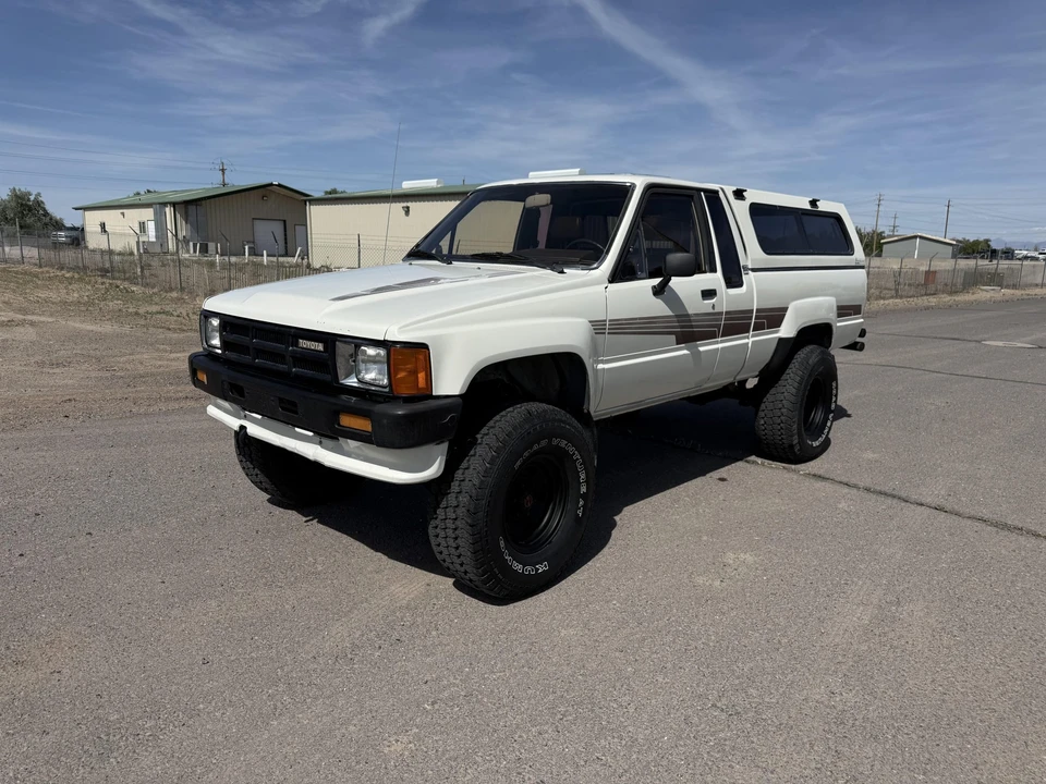 1986 Toyota Hilux 4th Gen - Image 2 of 31