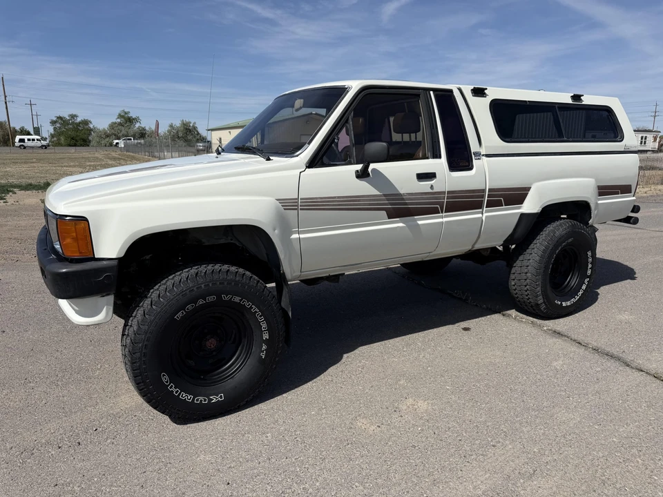 1986 Toyota Hilux 4th Gen - Image 6 of 31