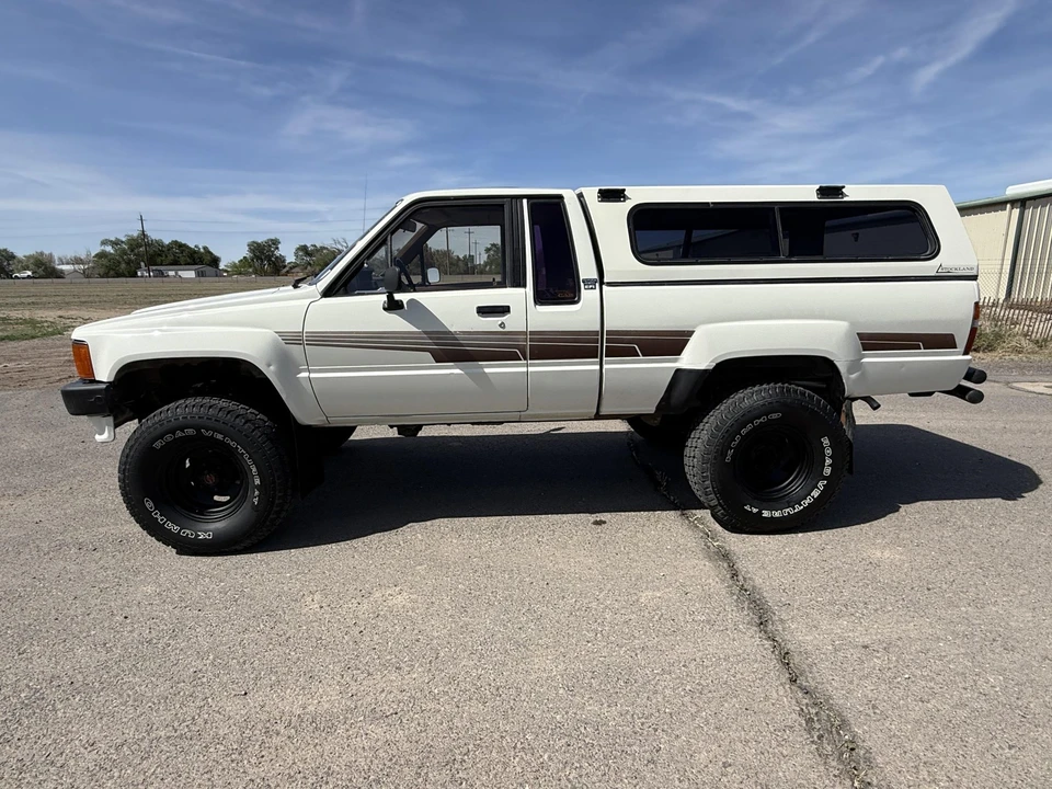 1986 Toyota Hilux 4th Gen - Image 4 of 31