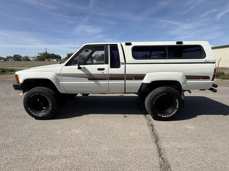 1986 Toyota Hilux 4th Gen - Image 7 of 31