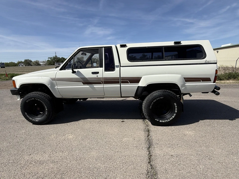 1986 Toyota Hilux 4th Gen - Image 8 of 31