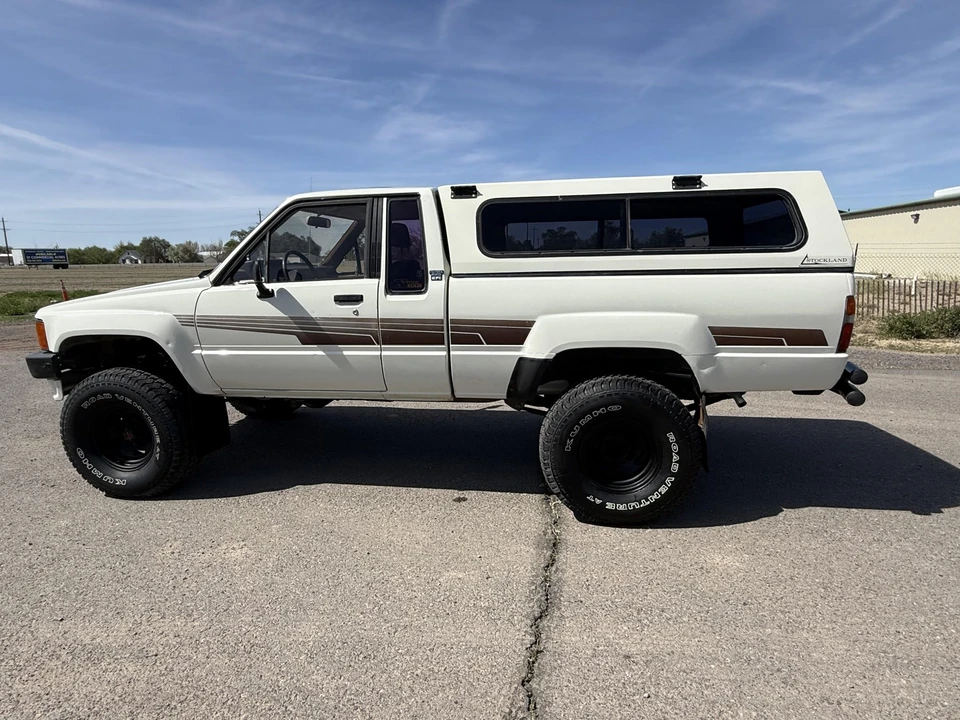 1986 Toyota Hilux 4th Gen - Image 9 of 31