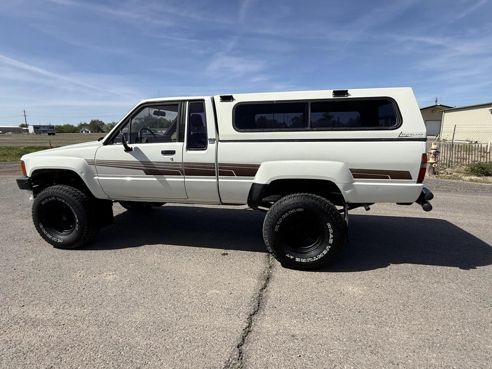 1986 Toyota Hilux 4th Gen - Image 12 of 31