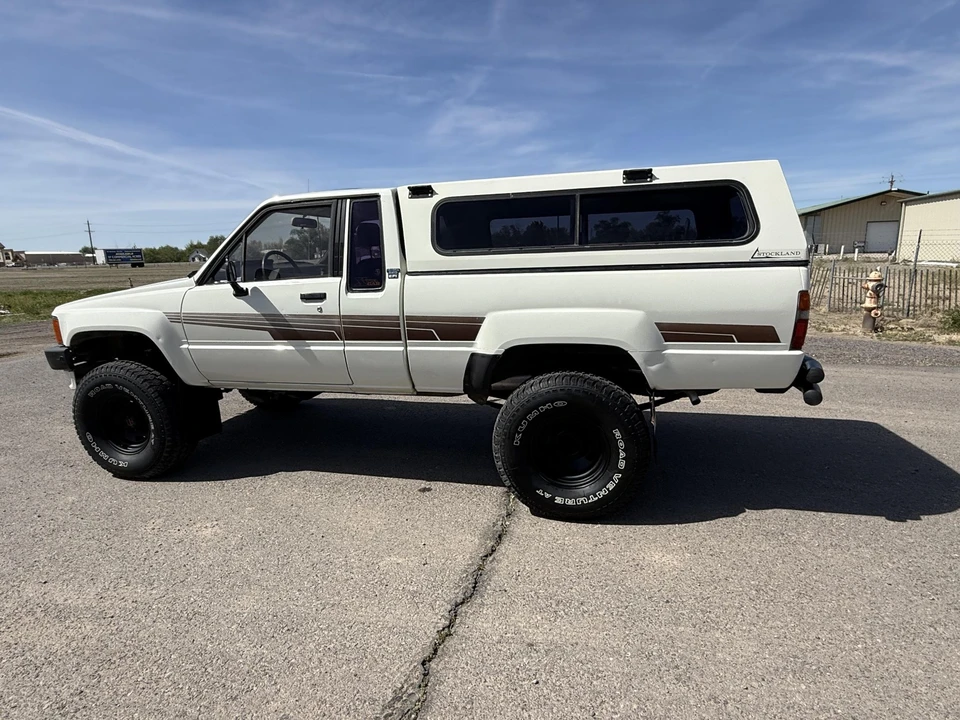 1986 Toyota Hilux 4th Gen - Image 11 of 31