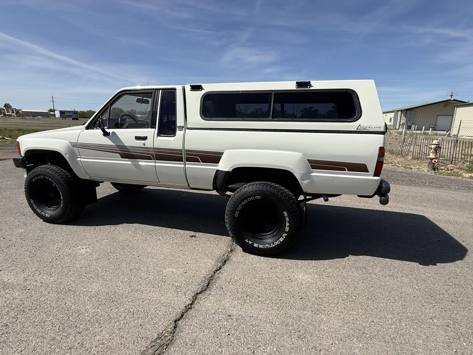 1986 Toyota Hilux 4th Gen - Image 10 of 31