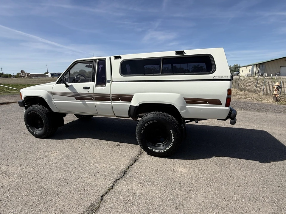 1986 Toyota Hilux 4th Gen - Image 13 of 31