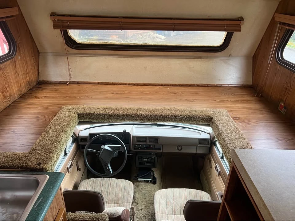 1986 Toyota Dolphin - Image 2 of 4