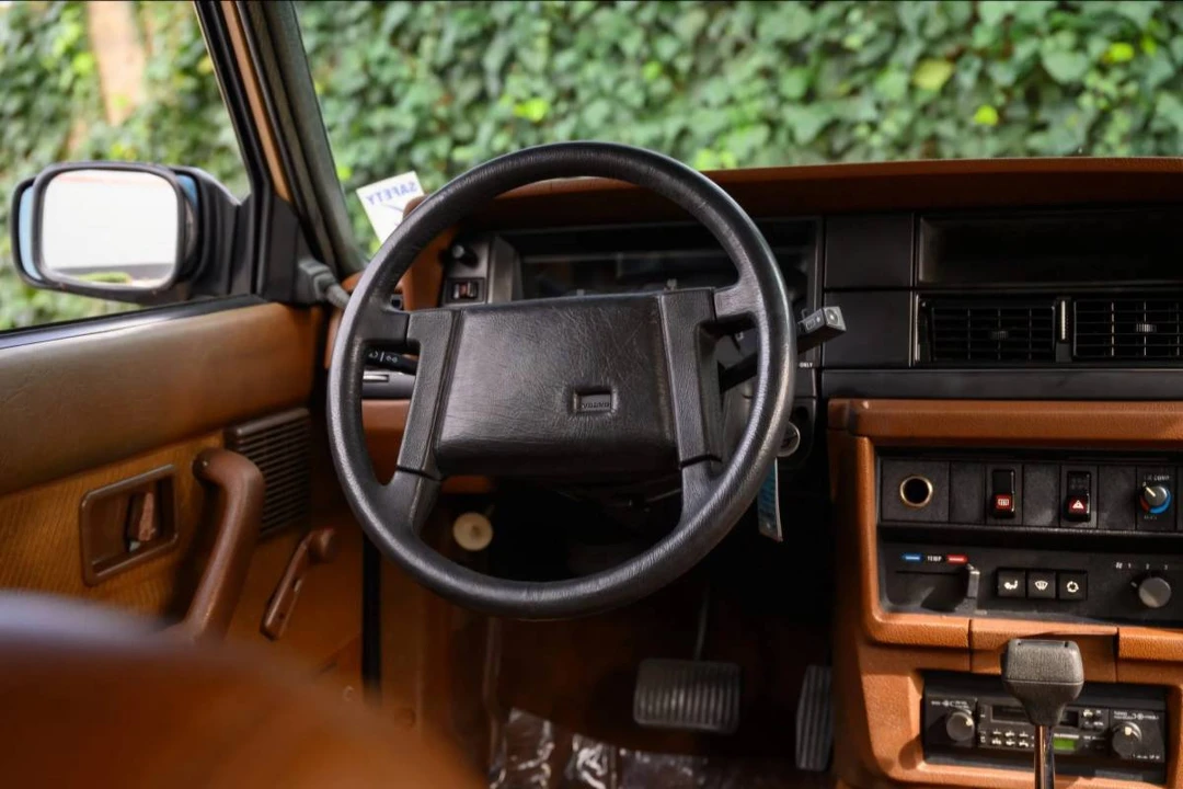 1986 Volvo 245 - Image 10 of 23