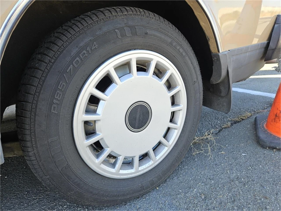 1986 Volvo 244 - Image 14 of 31