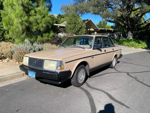 1986 Volvo 240 DL Sedan