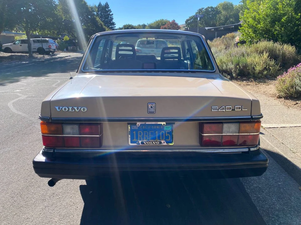 1986 Volvo 244 - Image 7 of 12