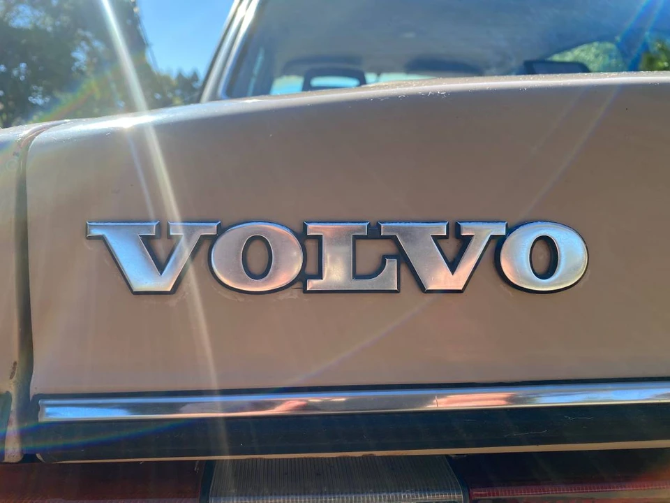 1986 Volvo 244 - Image 11 of 12