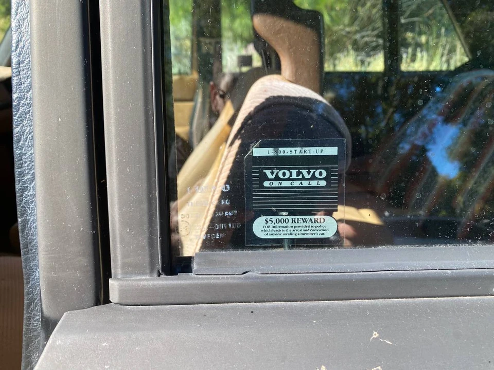 1986 Volvo 244 - Image 10 of 12