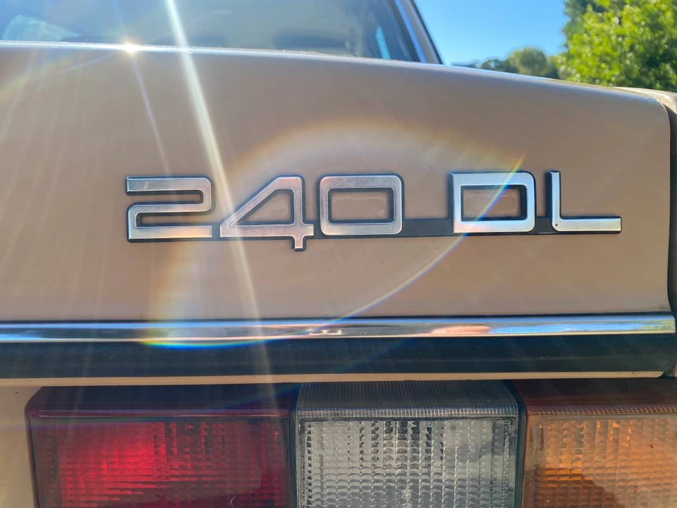 1986 Volvo 244 - Image 9 of 12