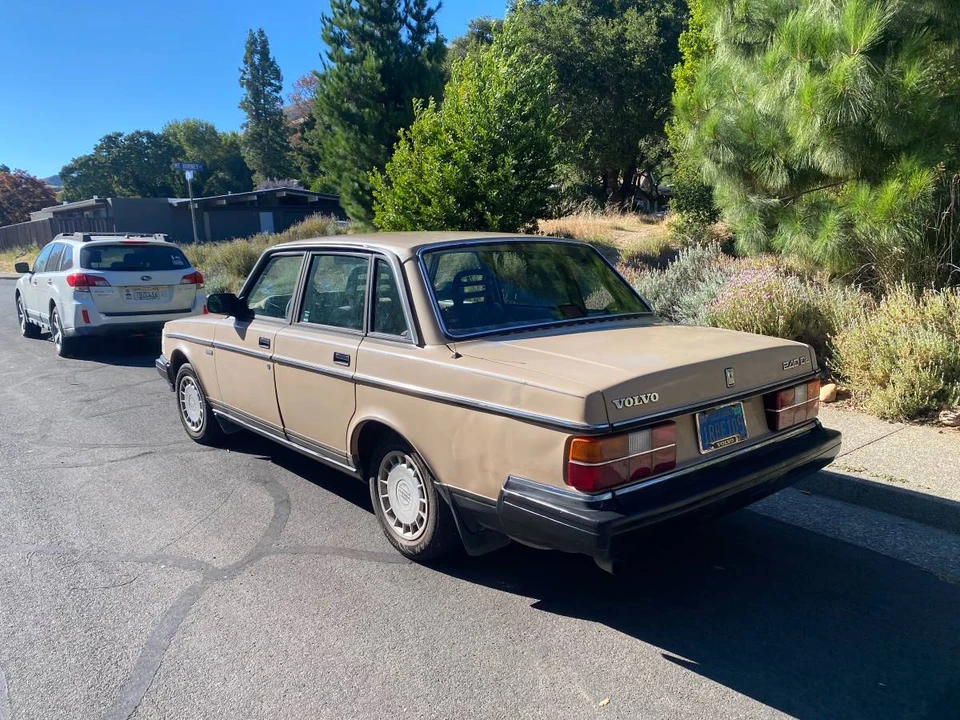1986 Volvo 244 - Image 2 of 12
