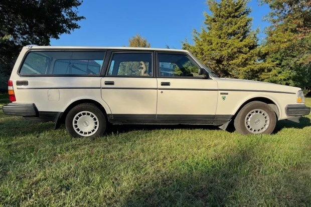 1986 Volvo 245 - Image 3 of 8