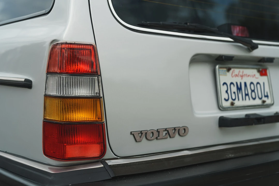 1986 Volvo 245 - Image 11 of 31