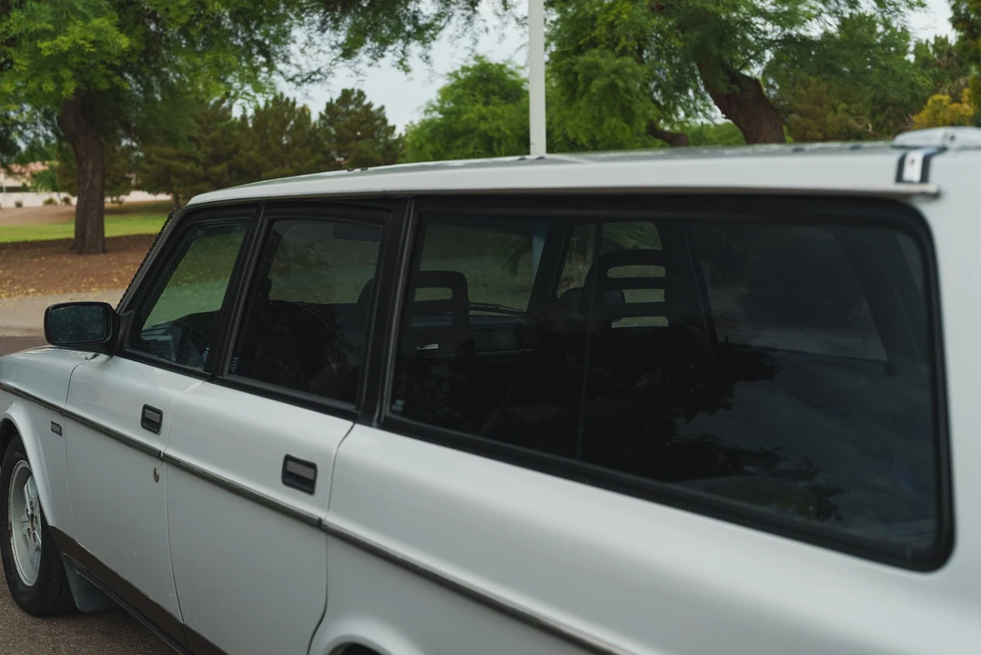 1986 Volvo 245 - Image 16 of 31