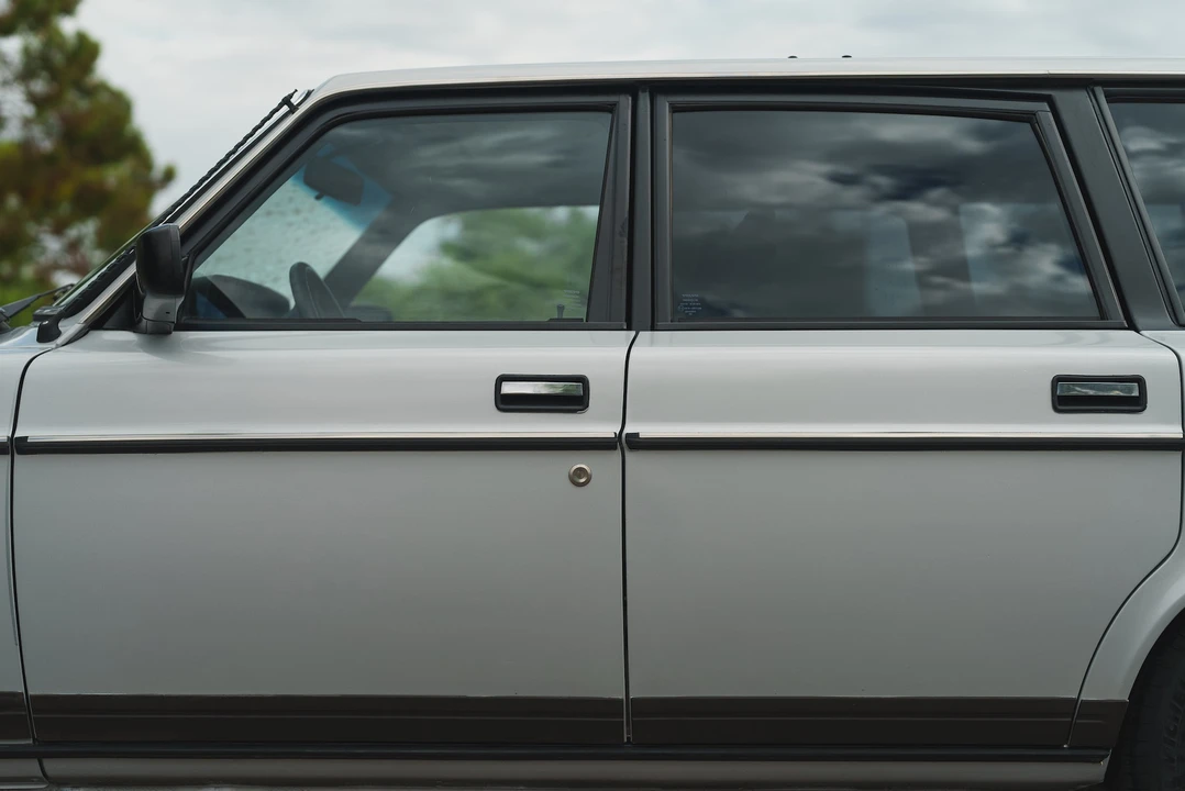 1986 Volvo 245 - Image 17 of 31