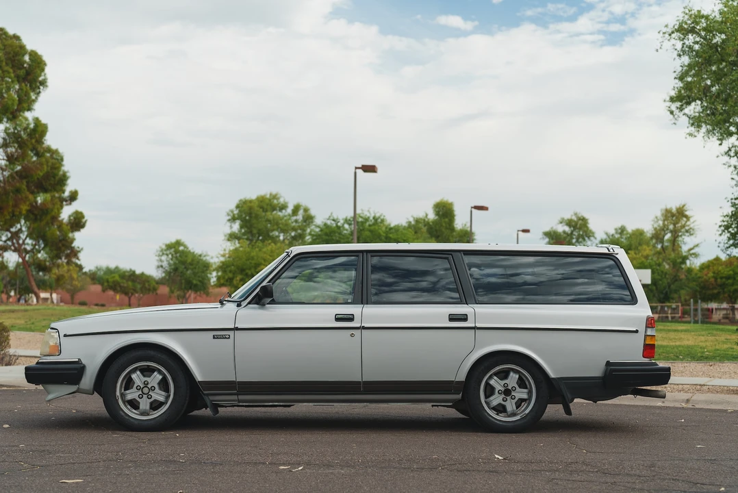 1986 Volvo 245 - Image 3 of 31