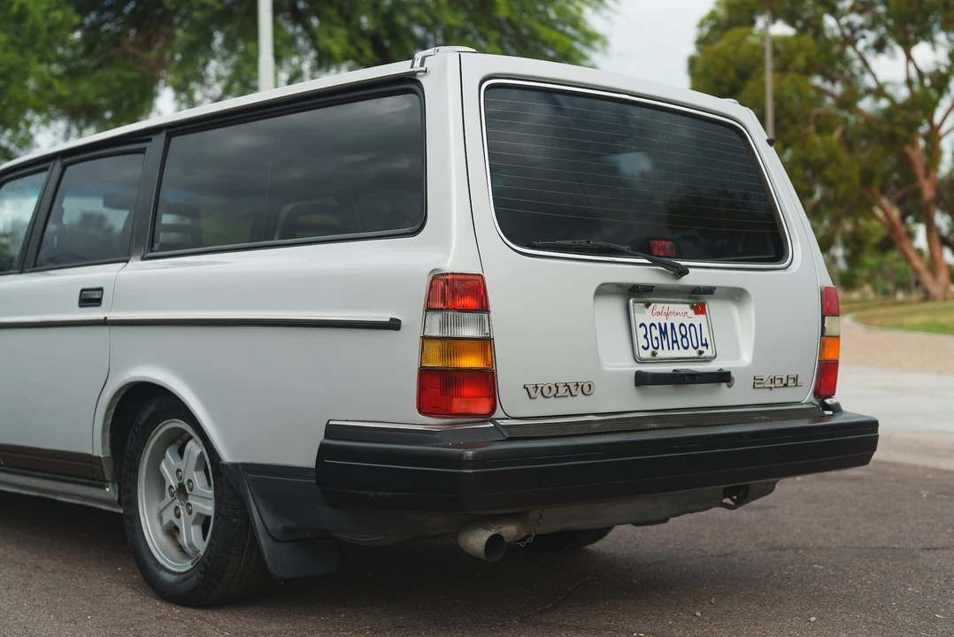 1986 Volvo 245 - Image 7 of 31