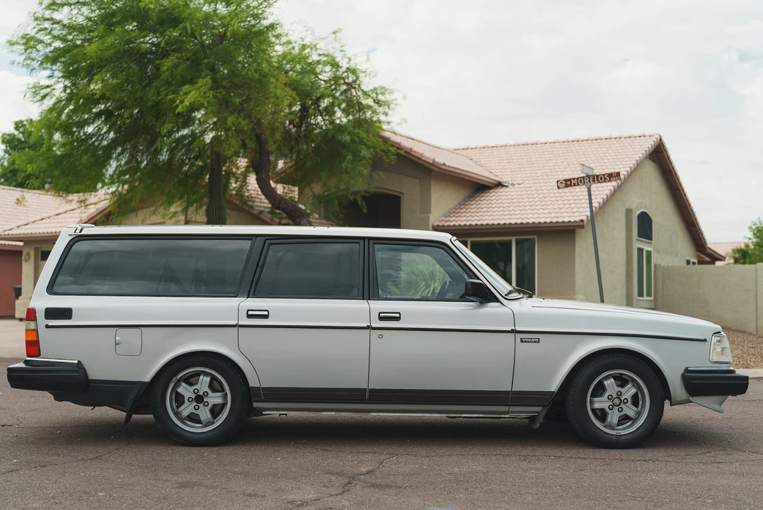 1986 Volvo 245 - Image 8 of 31