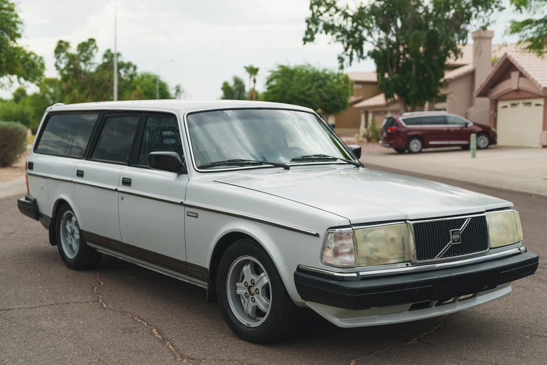 1986 Volvo 245 - Image 9 of 31