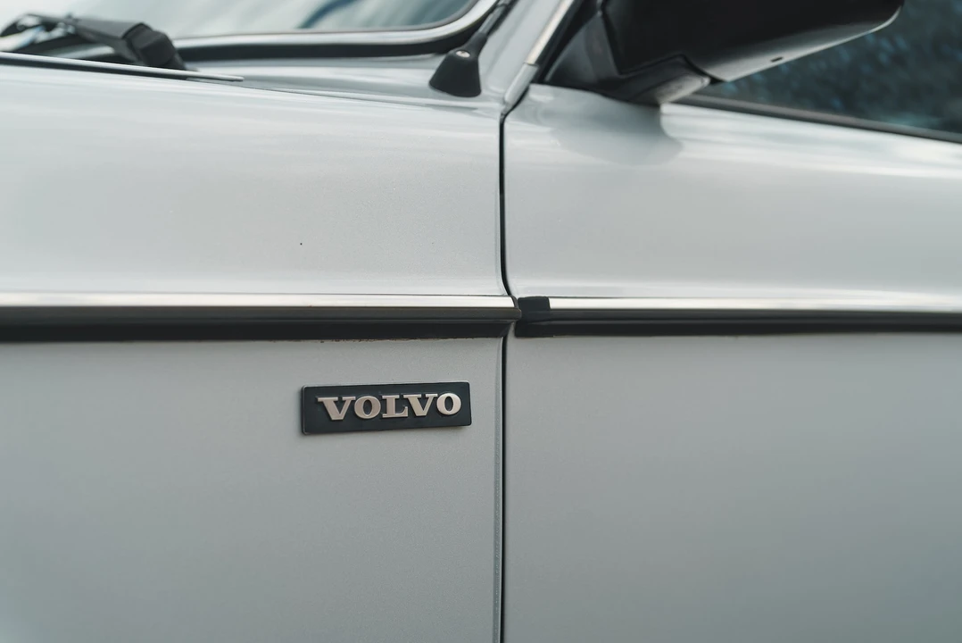 1986 Volvo 245 - Image 10 of 31