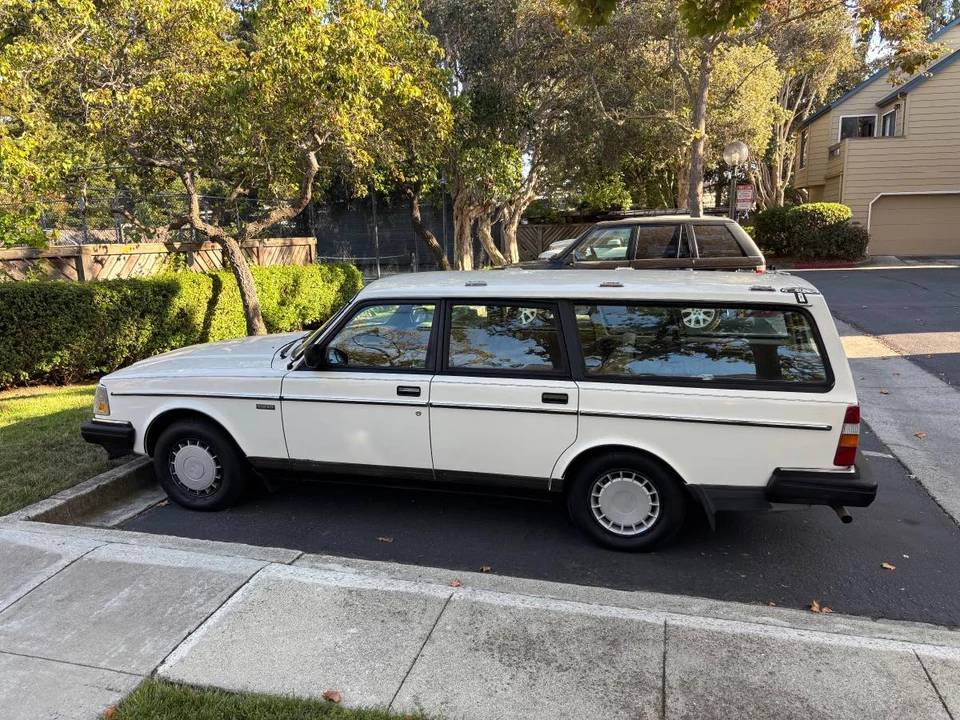 1986 Volvo 245 - Image 5 of 10