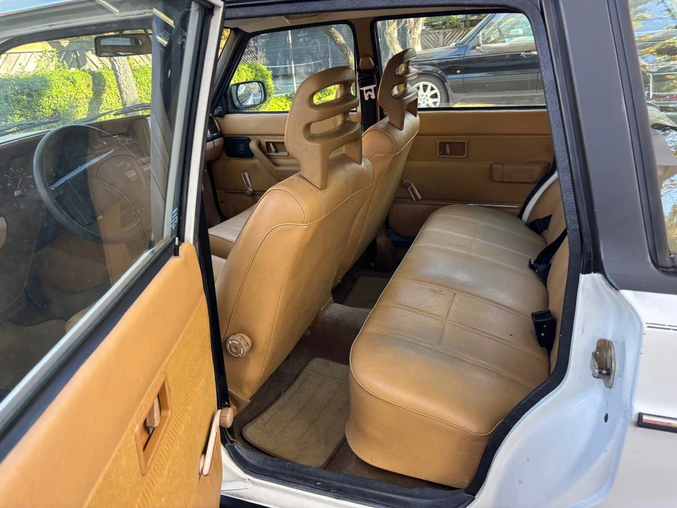 1986 Volvo 245 - Image 10 of 10