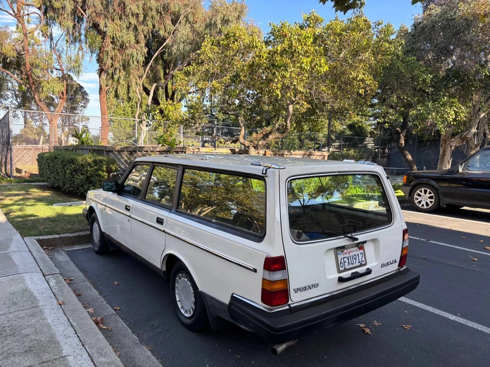 1986 Volvo 245 - Image 6 of 10