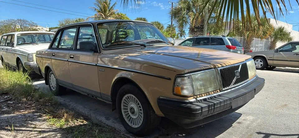 1986 Volvo 244 - Image 3 of 20