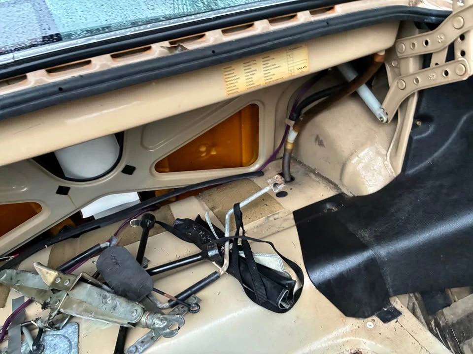 1986 Volvo 244 - Image 17 of 20